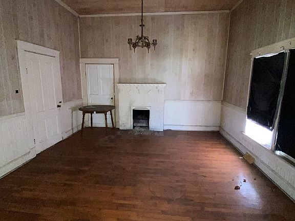 6th image of 356 E Pine St