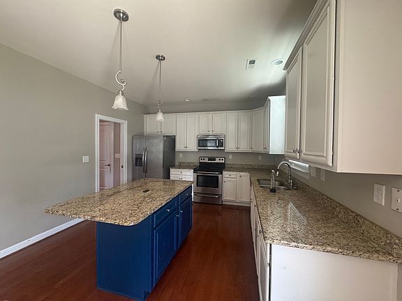 5th image of 445 Rose Garden Ln