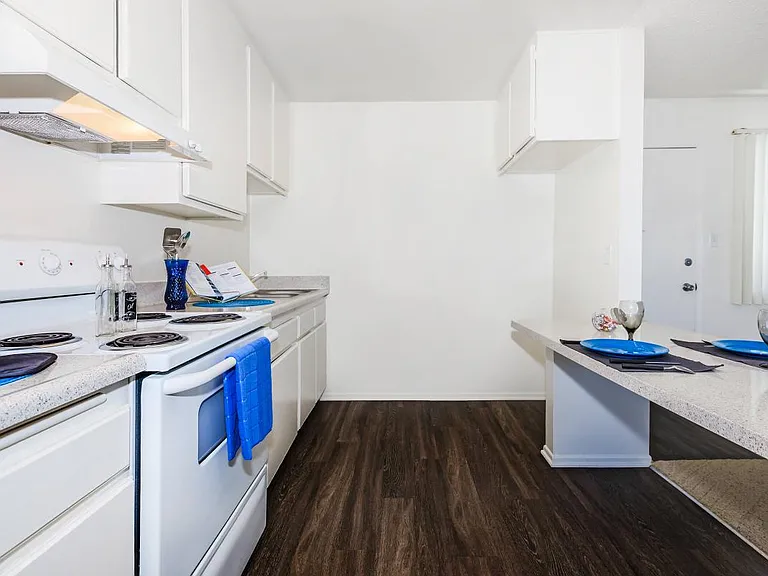 Pacific View Apartment Homes — Photo 16