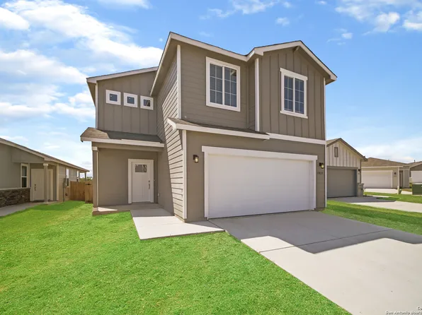 13023 Red Elks Lks, St Hedwig, TX 78152