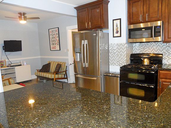 4th image of 727 Home Ave