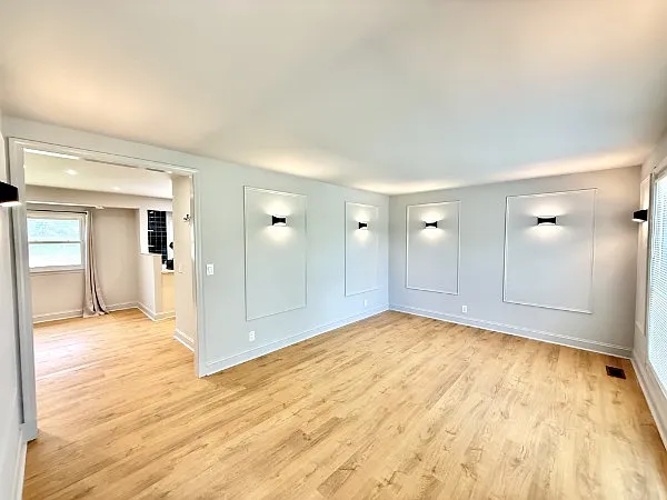3 bed, 1178 sqft, $2,300 — Photo 3