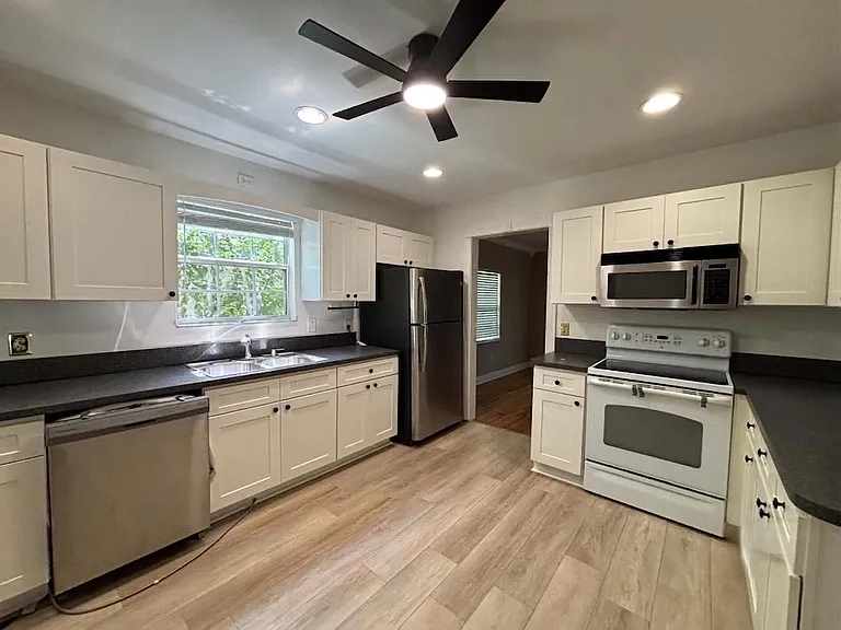 702 Avenue H NE #702 — Photo 9