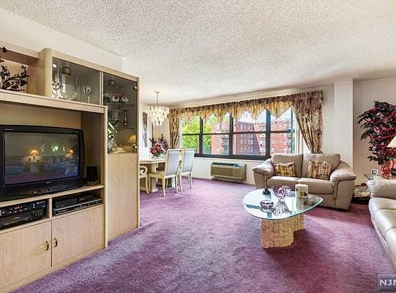 5th image of 2348 Linwood Ave APT 5J