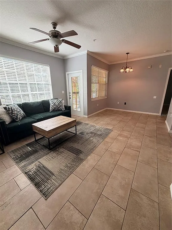 1 bed, 1.0 bath, 674 sqft, $1,300 — Photo 3