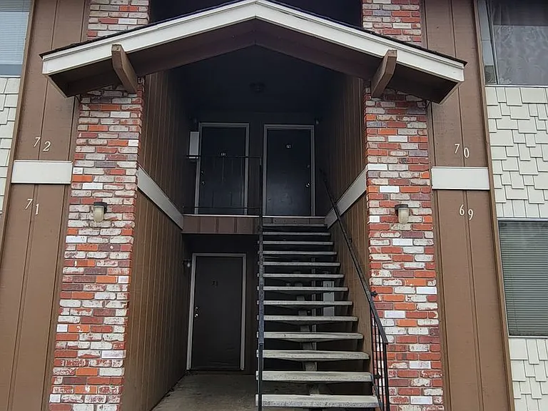 Chandele Apartments — Photo 13