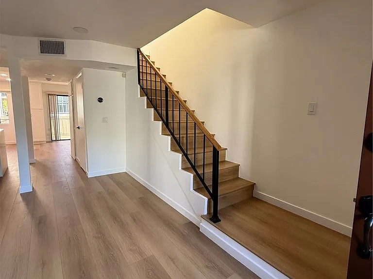 1137 N Maryland Ave #5 — Photo 31
