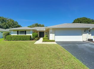 7192 W Country Club Dr N, Sarasota, FL 34243