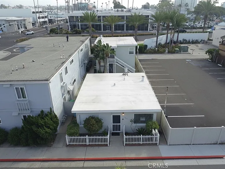 522 Clubhouse Ave — Photo 2
