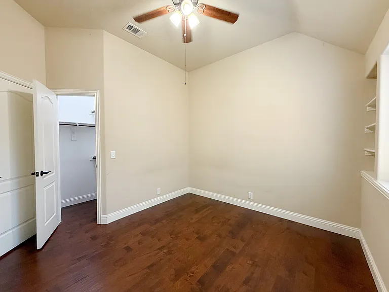 4303 Oak Bluff Dr — Photo 27
