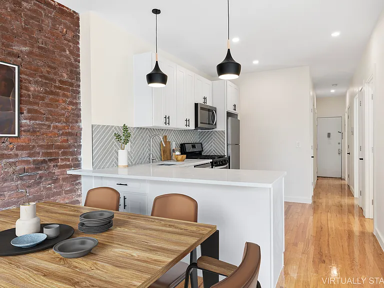 1021 8th Ave #3L — Photo 3