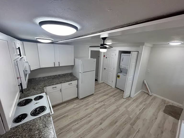 12 Fairview Ave — Photo 1