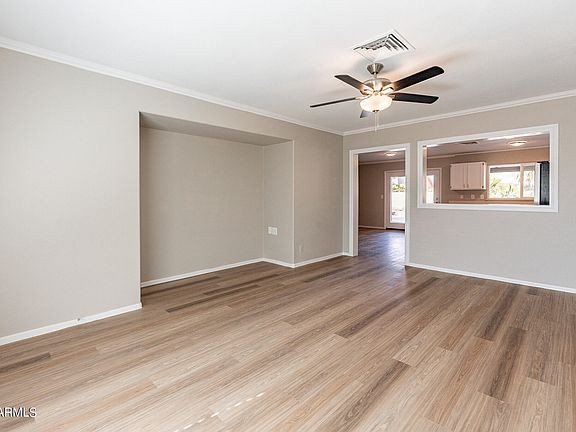 3rd image of 6326 W ALTADENA Avenue