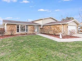 523 Ca Crest Dr, Shorewood, IL