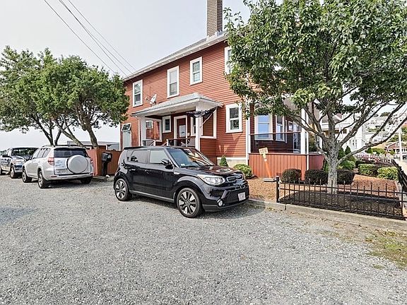 3rd image of 799 Shirley St