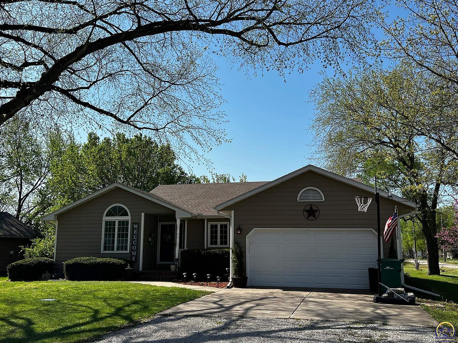217 W Plumb Ave, Hartford, KS 66854 Zillow