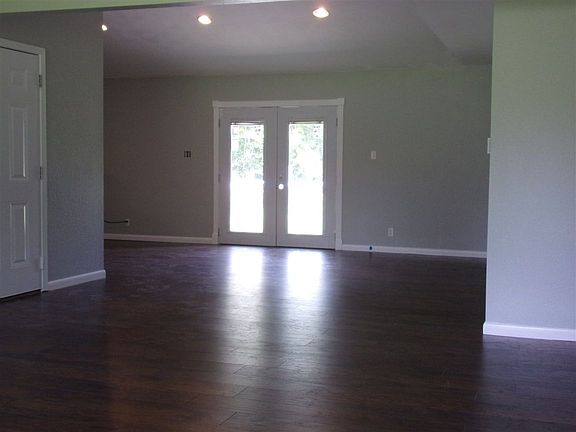 3rd image of 1185 Evangeline Ln
