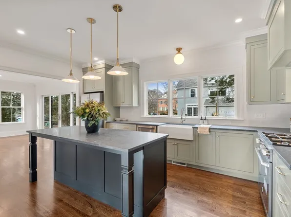 3 Lagrange St, Winchester, MA 01890