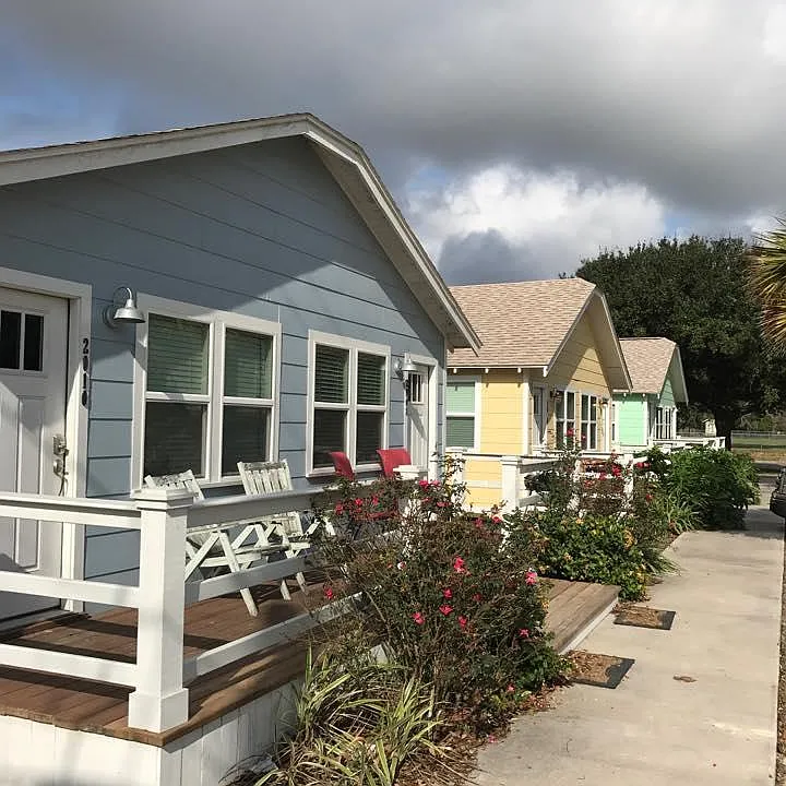 2000 Live Oak Ave