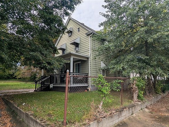 4th image of 385 Campbell St