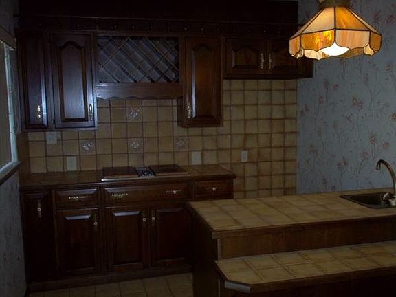 4th image of 321 Valley Dr