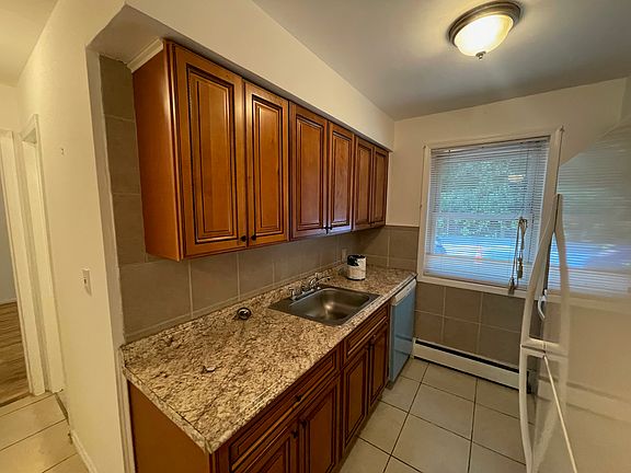 5th image of 40 Woodbine Ct #10