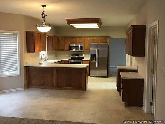 4th image of 1130 SE Westwoods Dr