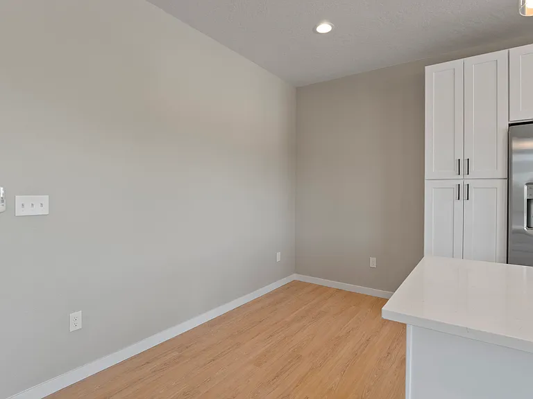 1679 S Cochran St — Photo 8