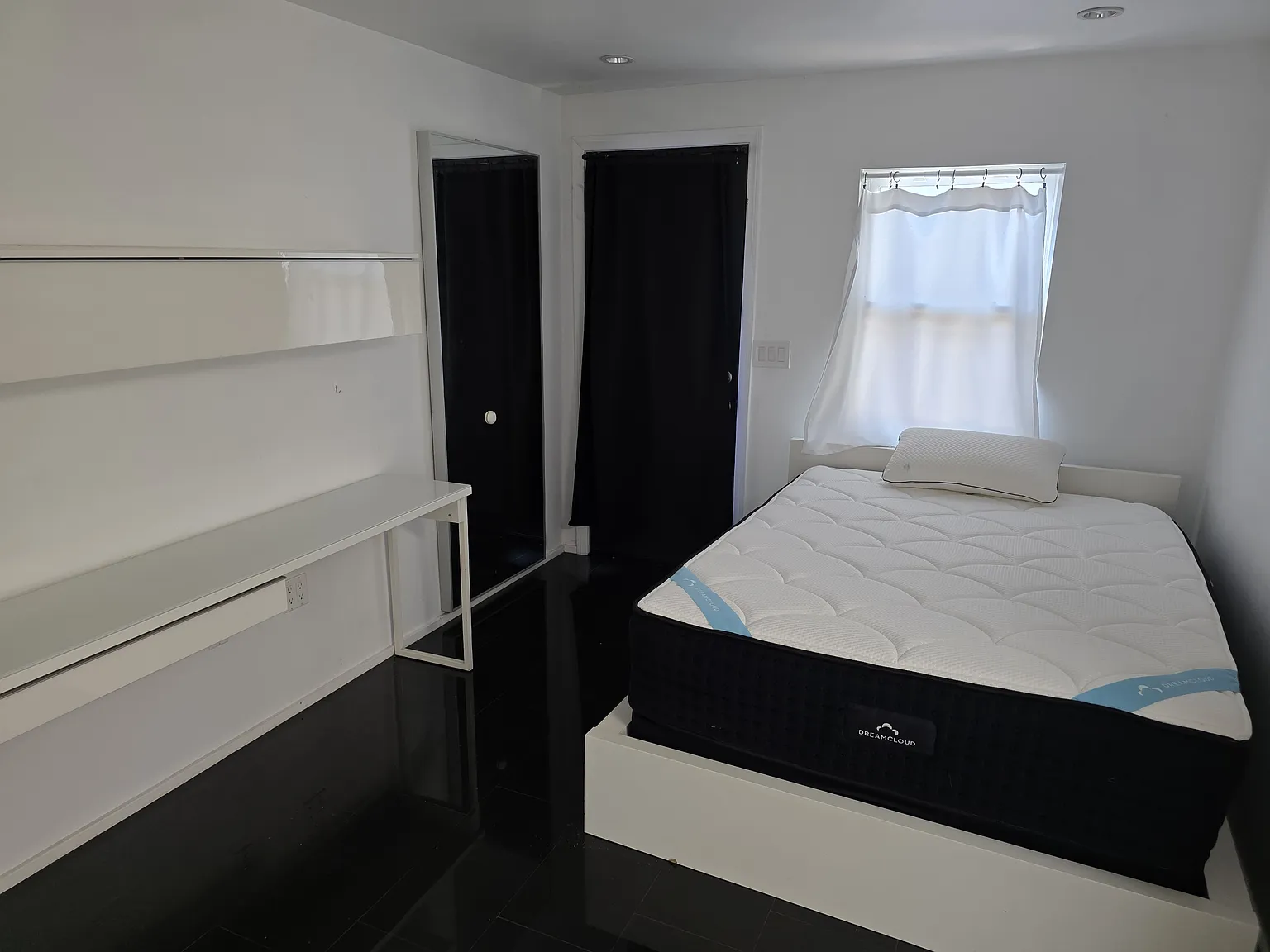 Studio, $1,850 — Photo 1