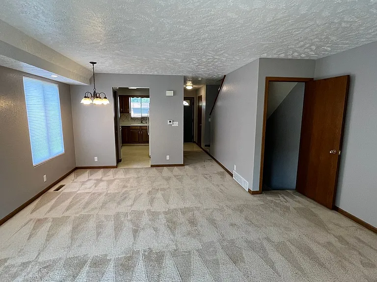 1417 W Charles St — Photo 17