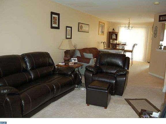 3rd image of 26 N Sherman Dr