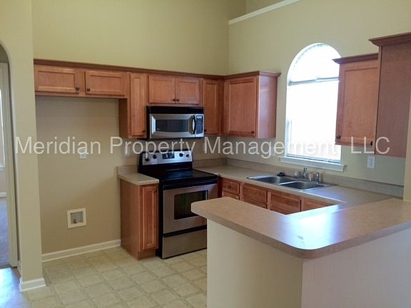 3rd image of 7118 Queens Crown Ct