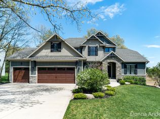 2320 Knapp Forest Ct, Grand Rapids, MI 49525