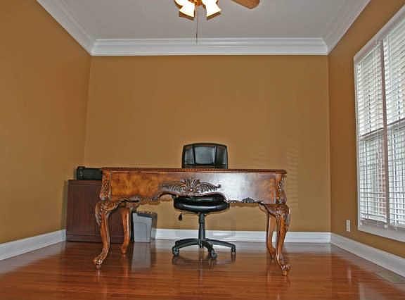 4th image of 927 Terraceside Cir