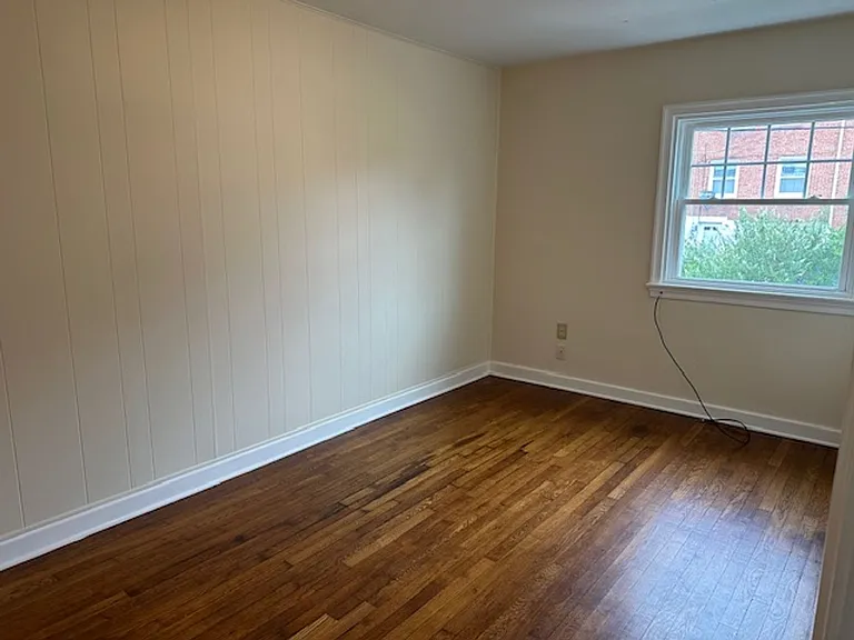 2428 Mercer St — Photo 9