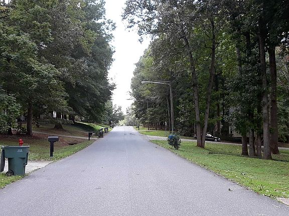 4th image of 4421 Huntington Dr