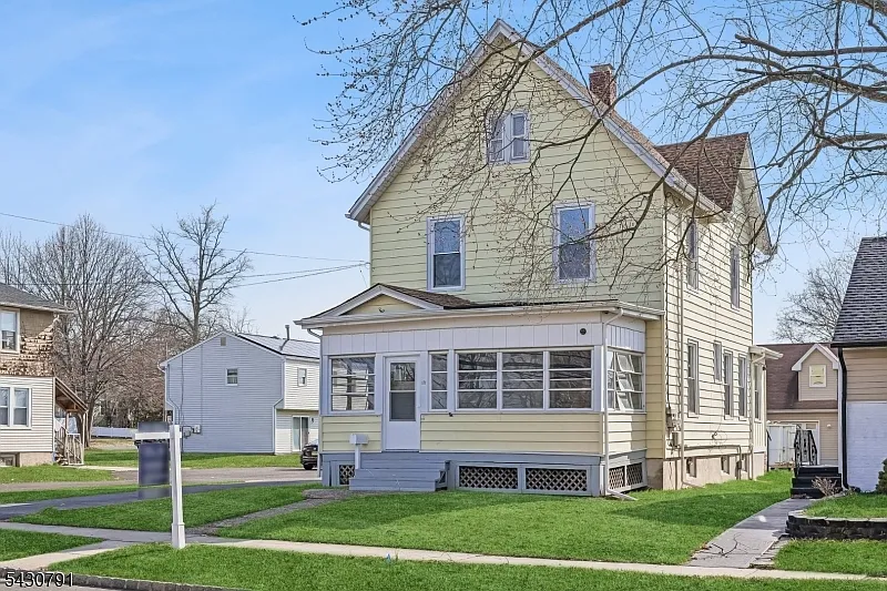 2 bed, 1.0 bath, $2,650 — Photo 2