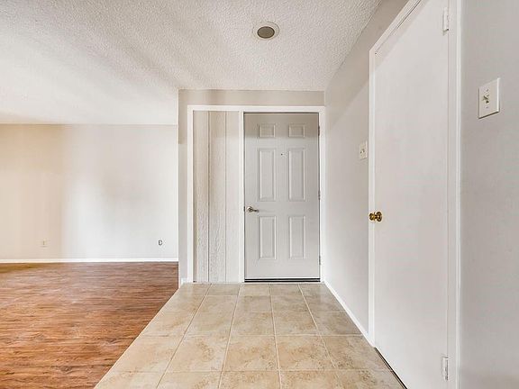 2nd image of 404 Waterford Cir