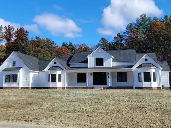 47 Cannon Royal Drive, Saratoga Springs, NY 12866