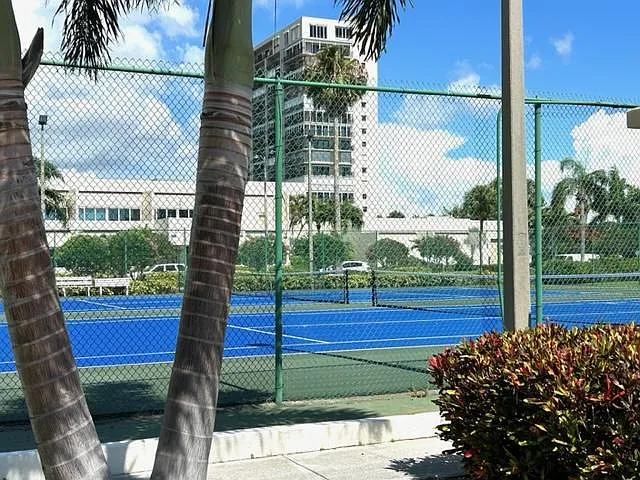 7700 Sun Island Dr S #105 — Photo 37