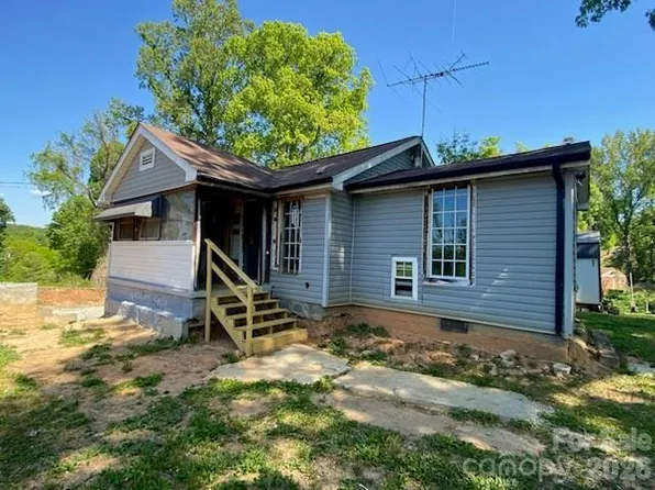 2112 Harpertown Cir, Lenoir, NC 28645