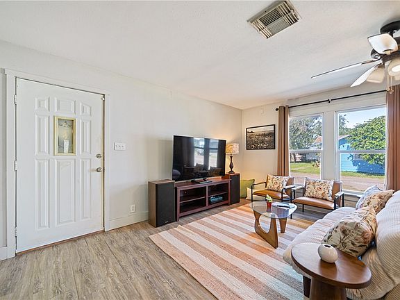 3rd image of 1010 Voss Ave