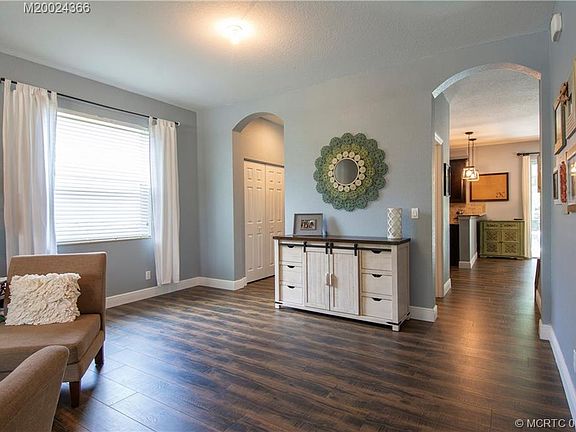 2nd image of 337 SW Sun Cir