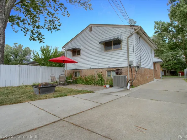 7367 Cavell St, Westland, MI 48185