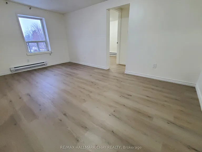 58 Queen St W #6 — Photo 2