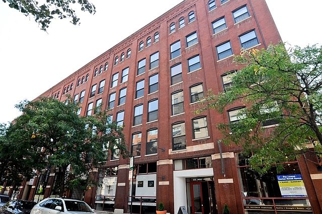 1st image of 225 W Huron St APT 201