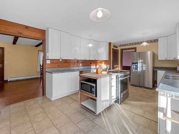 3rd image of 4 Pickett Ln