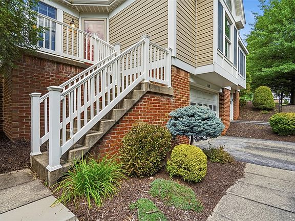 2nd image of 109 Horseshoe Cir E