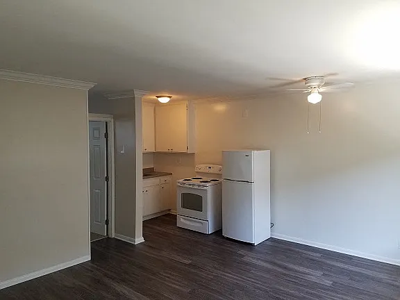 Oak Knoll Apartments — Photo 4