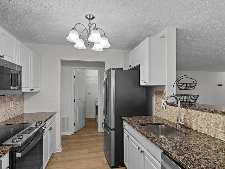 700 Orchard Overlook #203 — Photo 6